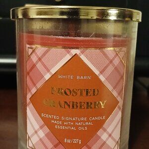 Bath & Body Works/White Barn Frosted Cranberry single wick candle